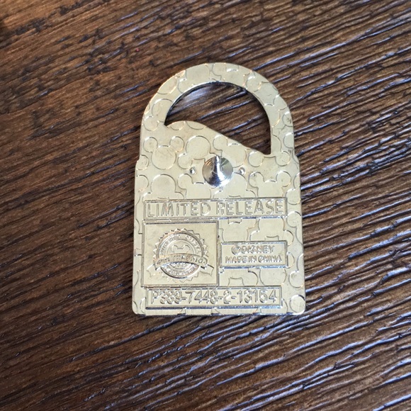 Disney Limited Release trading Pins - Picture 5 of 5